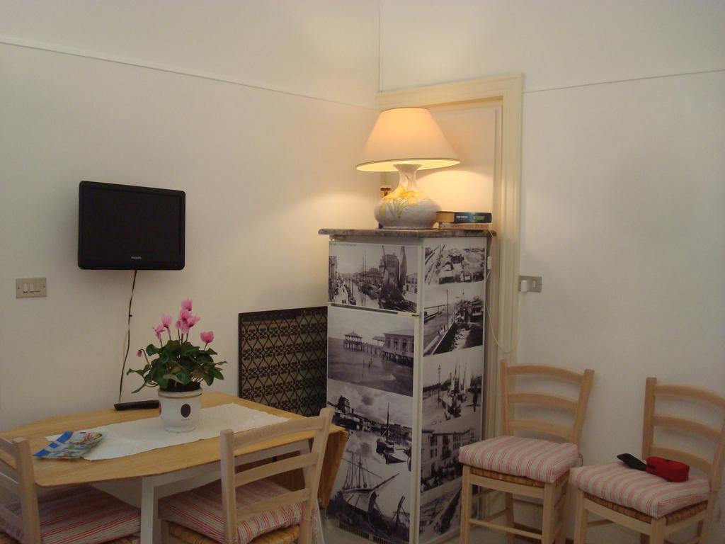 Villino Caproni Apartamento Viareggio Exterior foto